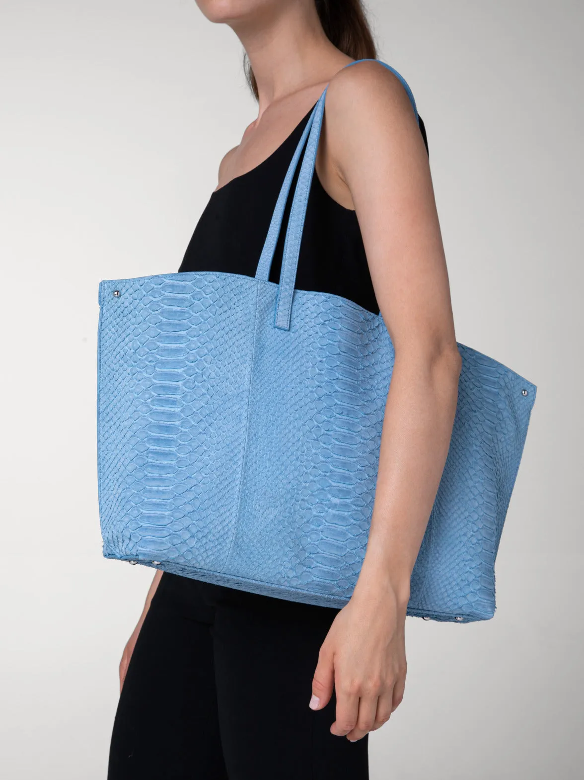 Ai Medium Shoulder Tote