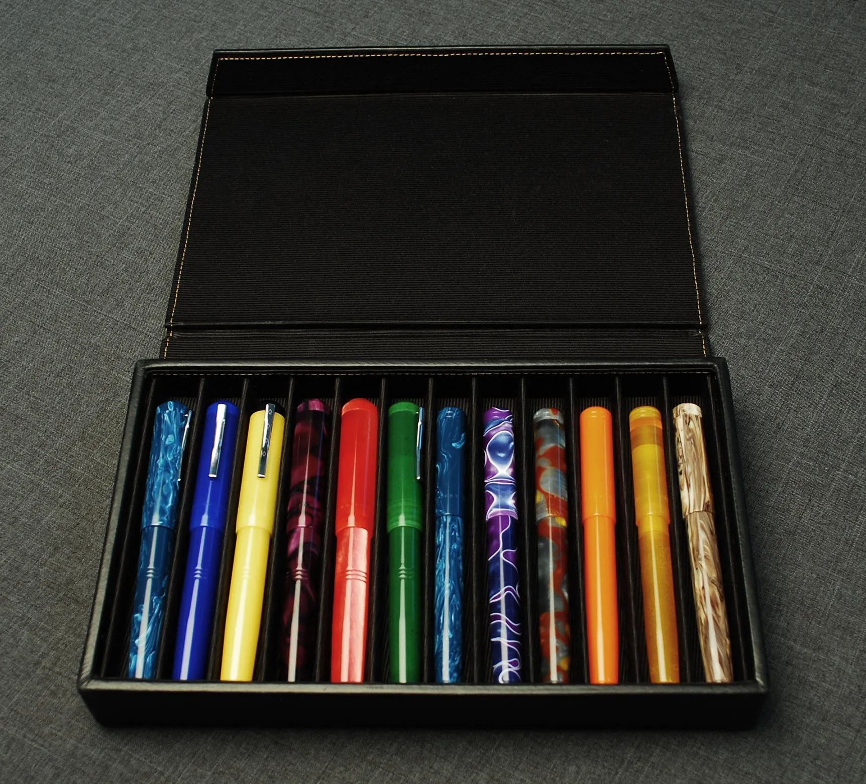 Covered Pen Tray