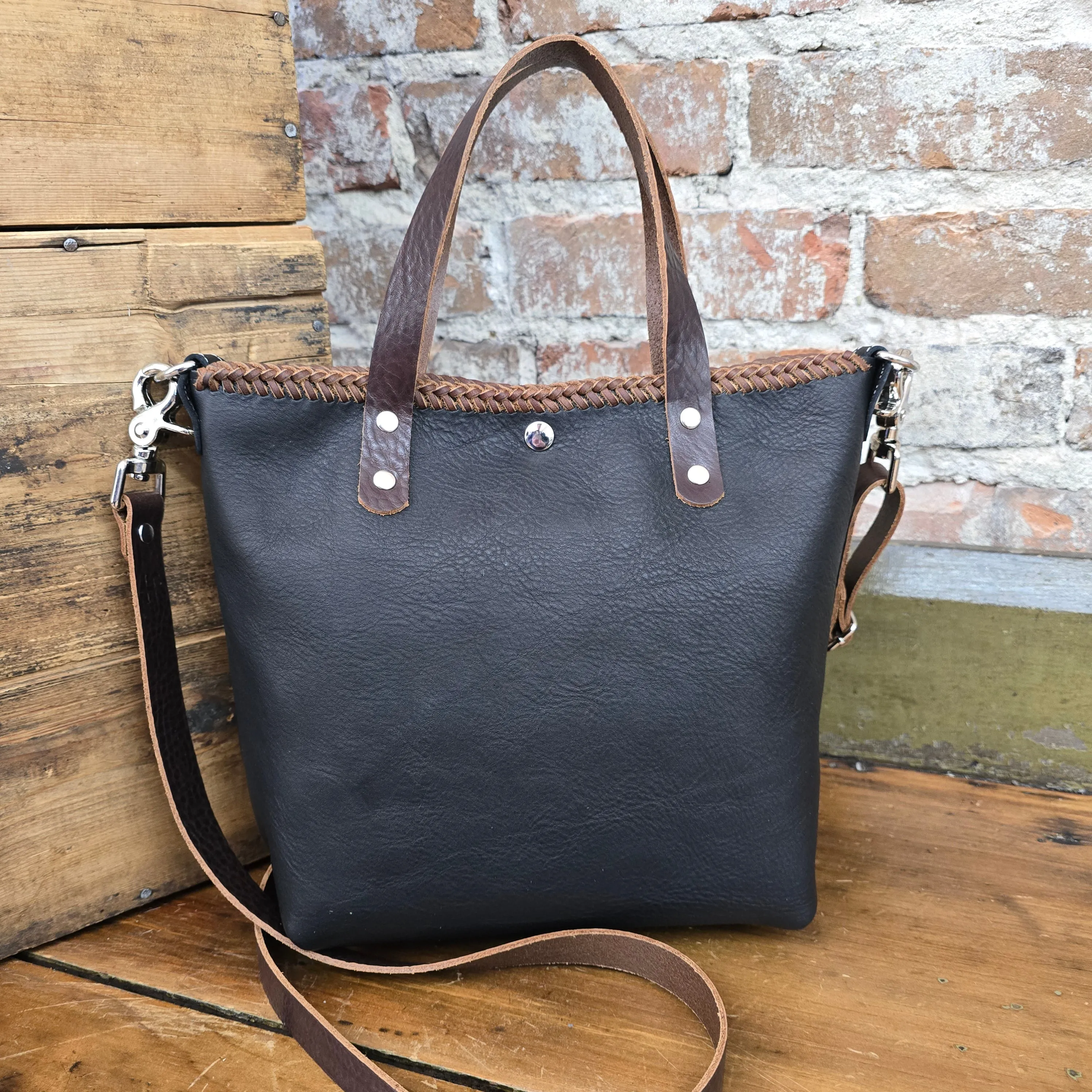 Shorty Tote (Black/Chestnut) JH06967